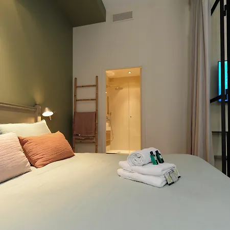 Gray D'albion Yourhosthelper Apartment